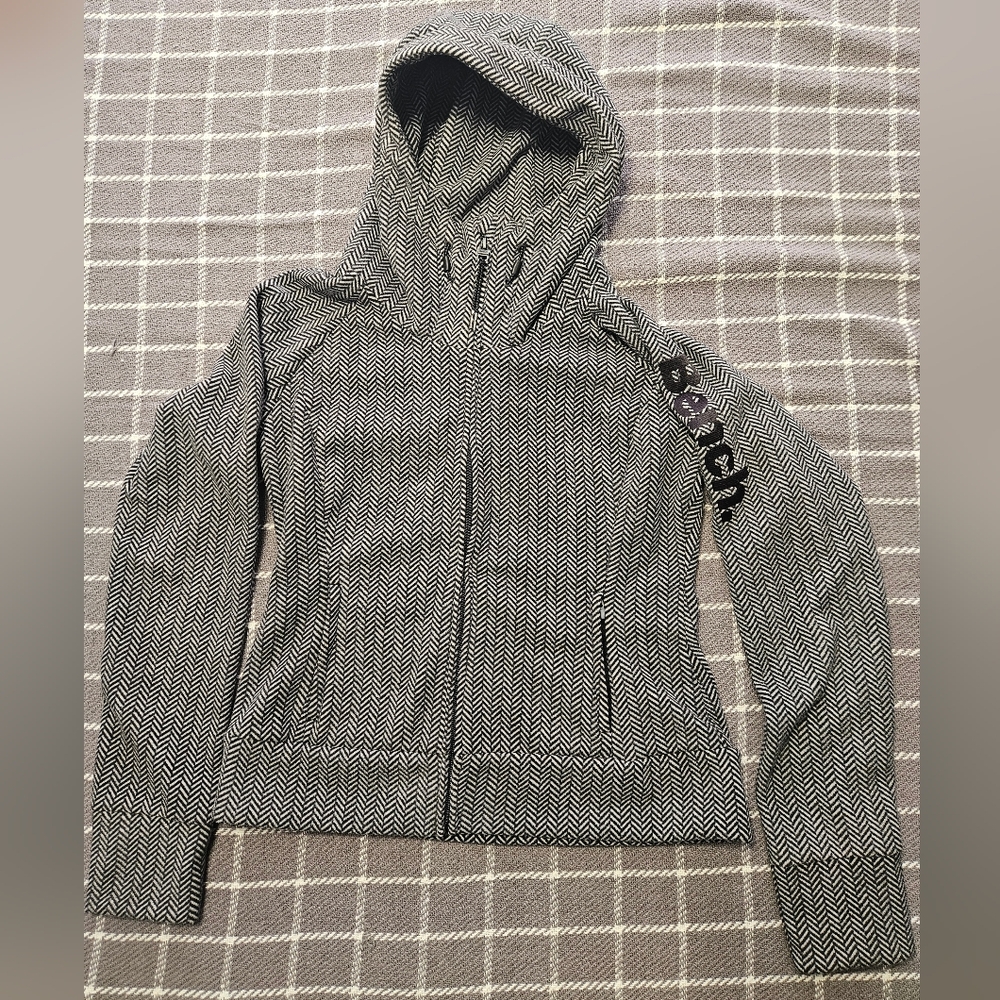Bench, Form-Fitting, Black & White Chevron Hooded Sweater. Women's XL